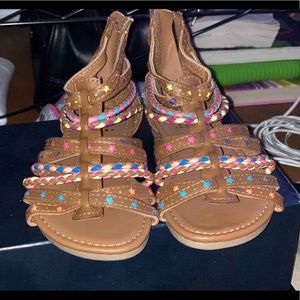 Toddler strapped sandals size 7. Like new